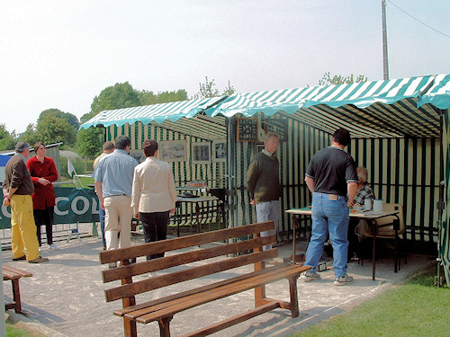 Déplacement à Gerponville, mai 2004, Les barnums d'exposition en extérieur
